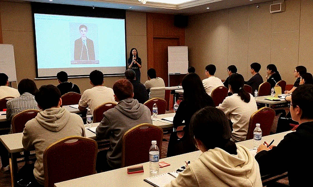 Bước chân không ai đếm: Vì sao cầu lông nữ vẫn thắng trong im lặng giữa Istora Senayan
