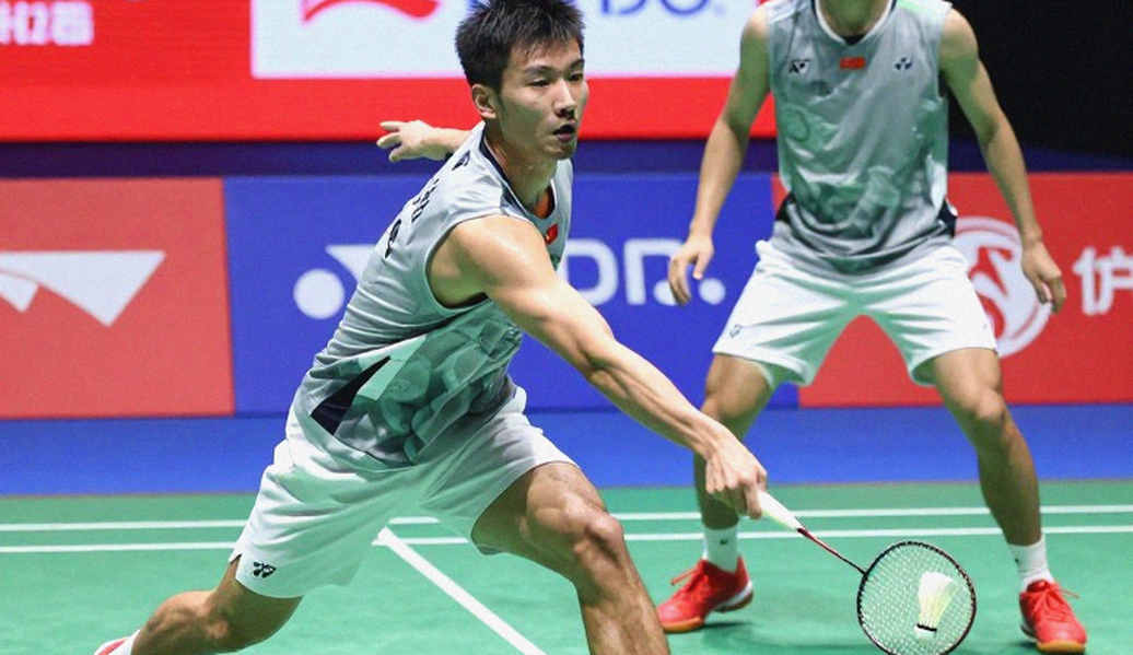 Ba vận động viên, một tấm huy chương vàng cầu mây ASIAD, và hai mức thưởng khác nhau