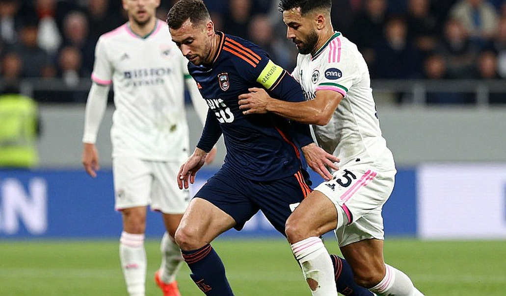 Gilberto Mora và chiếc áo số 10: Đồng hồ FIFA Article 19 chạy nhanh hơn tiếng vỗ tay