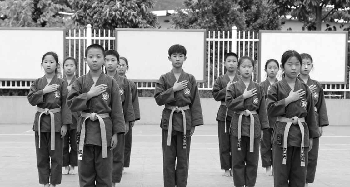 Khi hồ sơ thể thao trống rỗng: kỷ luật của người viết bằng dữ liệu