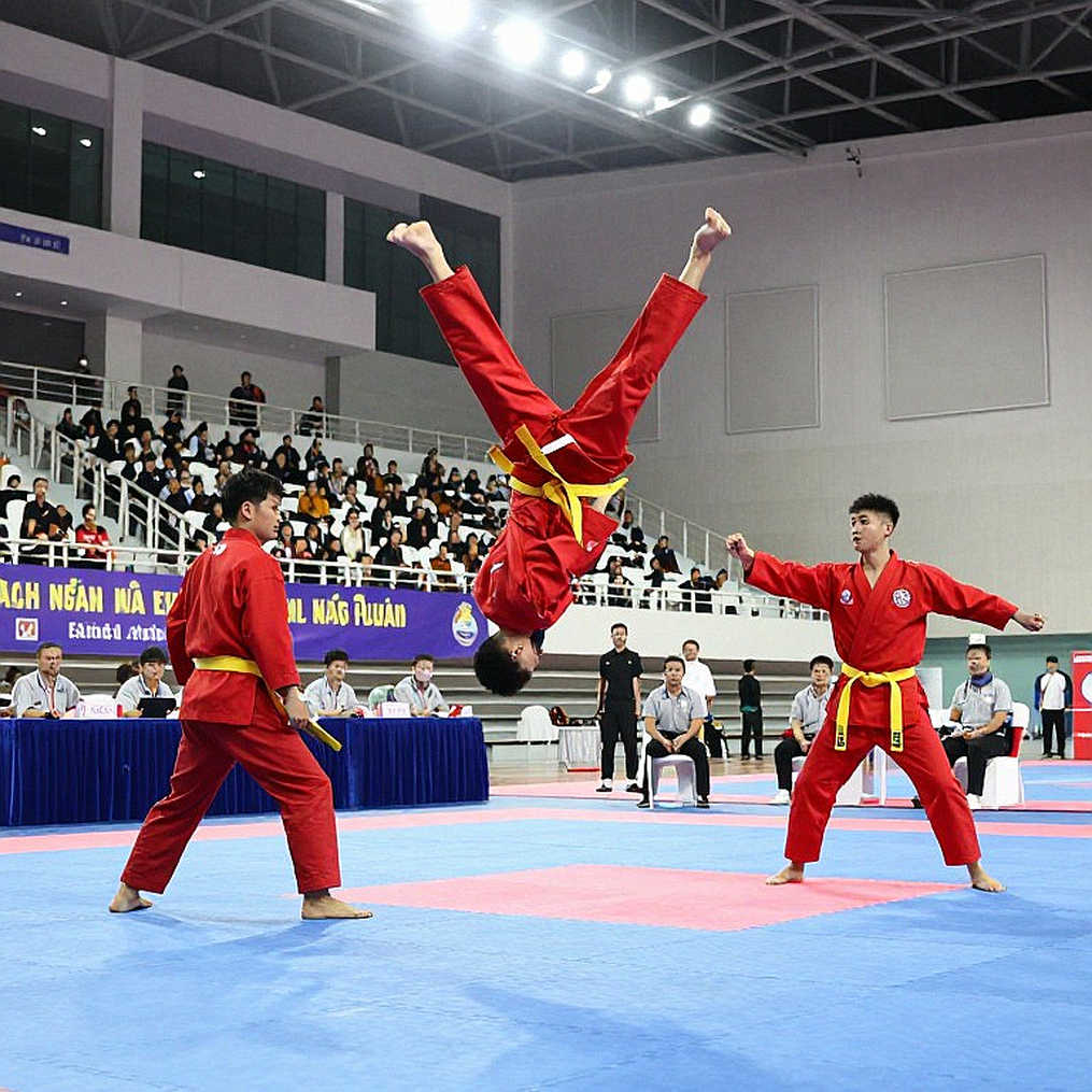 Raoni Barcelos nhập viện sau TKO vòng 5: UFC kích hoạt quy trình chấn thương sọ não Raoni Barcelos nhập viện sau TKO vòng 5: UFC kích hoạt quy trình chấn thương sọ não