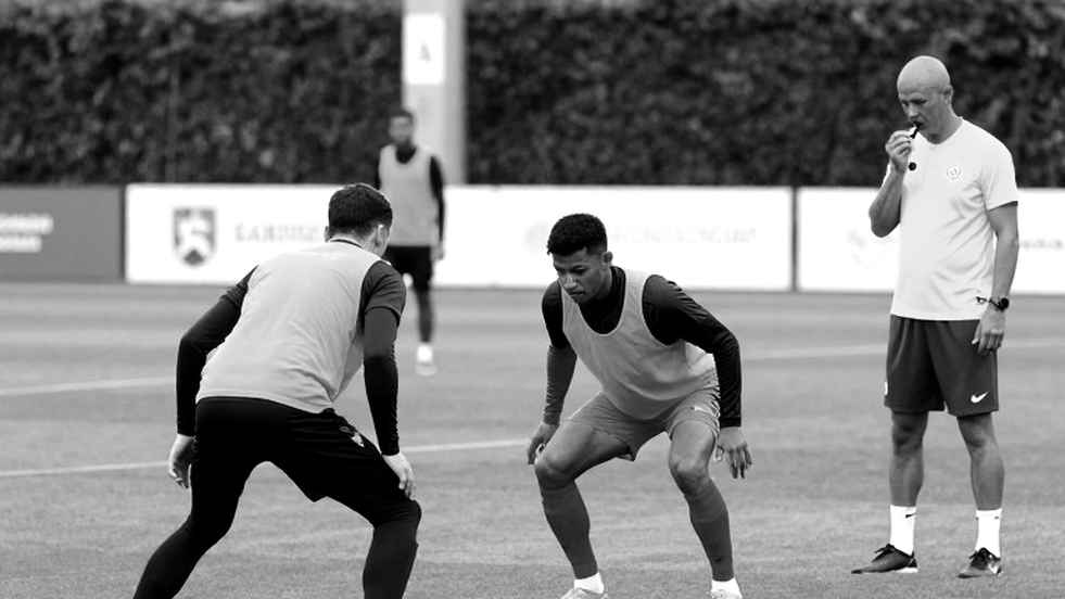 Lisandro Martínez, án phạt và cuộc khủng hoảng thật sự của Manchester United Lisandro Martínez, án phạt và cuộc khủng hoảng thật sự của Manchester United