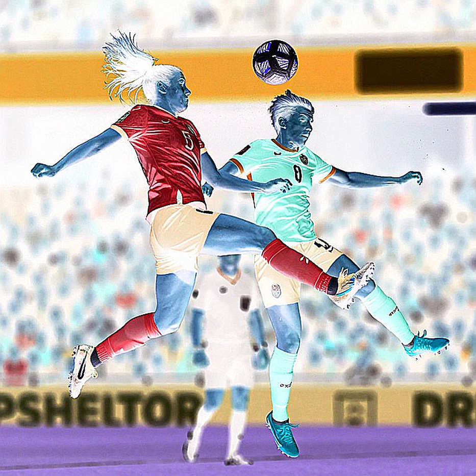 Ba trung vệ ở V-League: Tấm khiên đẹp che một khoảng trống lớn hơn