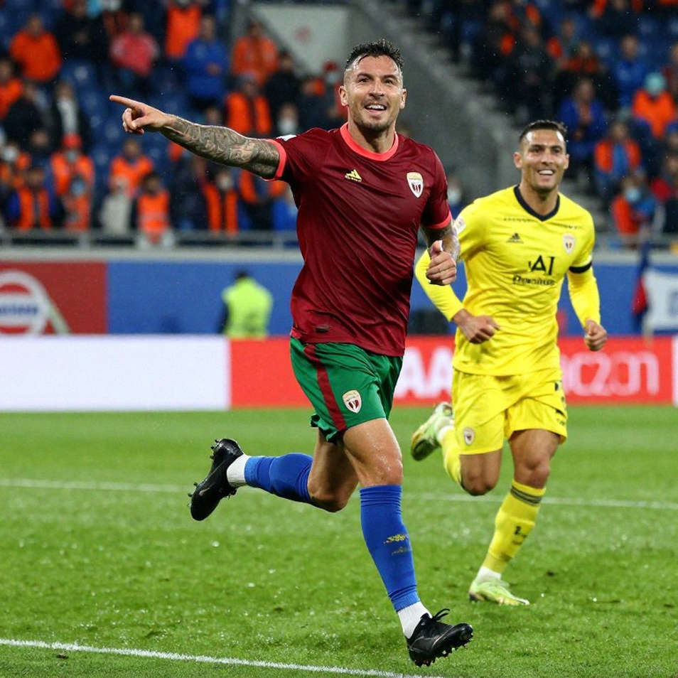 Herdman and the Twenty-Fifth Man: When Makassar Pays for a Jakarta Dream Herdman and the Twenty-Fifth Man: When Makassar Pays for a Jakarta Dream