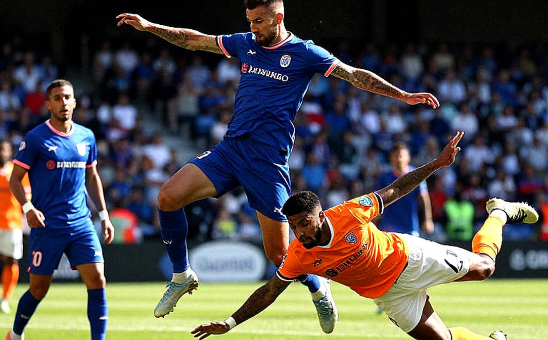 V.League and the Phonetics of Failure: Reading Vietnam's Defense as a 4-4-2 Poem