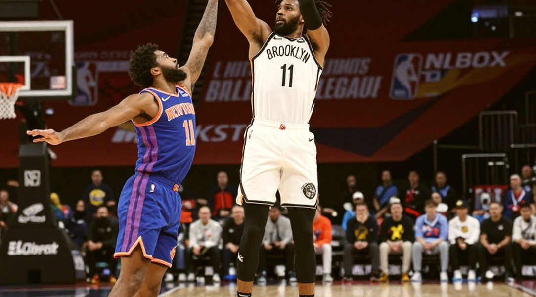 Kevin Durant đuổi Kobe Bryant và lời cầu xin được chơi hiệp hai ở Houston Kevin Durant đuổi Kobe Bryant và lời cầu xin được chơi hiệp hai ở Houston
