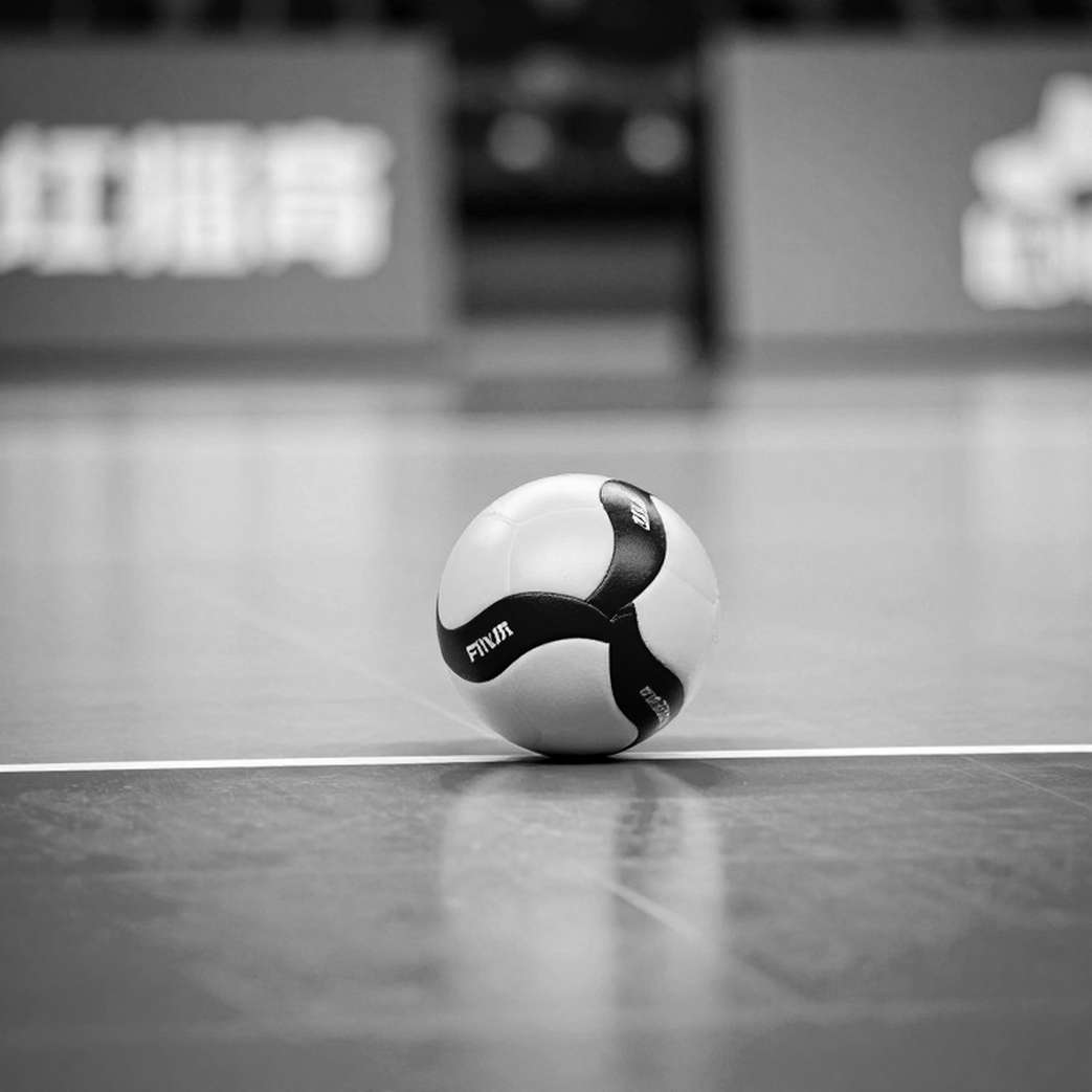 Kỷ luật của bảng trống: vì sao người phân tích esports giỏi nhất là người dám nói 'chưa đủ dữ liệu'