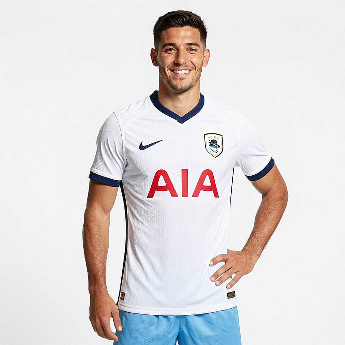 Chiếc áo đỏ mận trăm năm của Mexico: Adidas bán hoài niệm, còn bạn đang mua một tấm mockup Chiếc áo đỏ mận trăm năm của Mexico: Adidas bán hoài niệm, còn bạn đang mua một tấm mockup