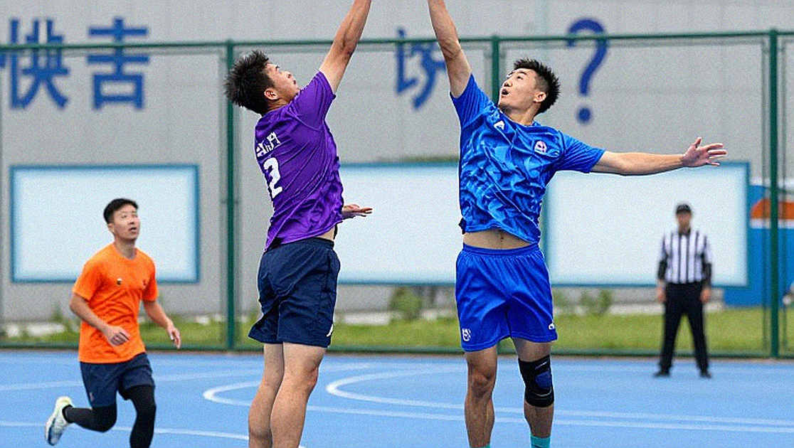 Jeremiah Carnegie và 780 đứa trẻ: Khi một hồ bơi Olympic mở cửa cho chính khu phố của nó