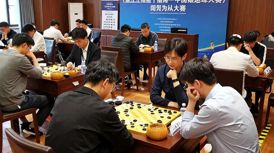 Ba nước đi đánh rơi ngôi vương: Nihal Sarin và khoảnh khắc Olympiad đổi chiều