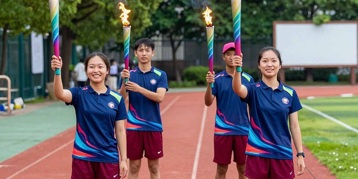 Peter Baines, người đàn ông trong bức ảnh cũ ở Wrexham: Bóng đen tiên phong và câu hỏi chưa có lời giải Peter Baines, người đàn ông trong bức ảnh cũ ở Wrexham: Bóng đen tiên phong và câu hỏi chưa có lời giải