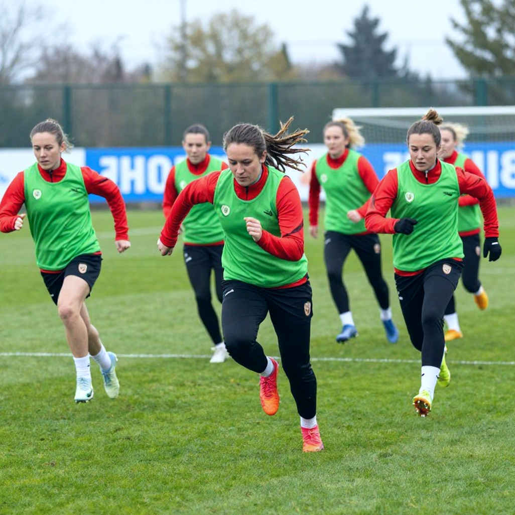 Bóng đá Việt Nam và người kể chuyện còn thiếu: Tiếng vọng từ những khán đài V.League Bóng đá Việt Nam và người kể chuyện còn thiếu: Tiếng vọng từ những khán đài V.League