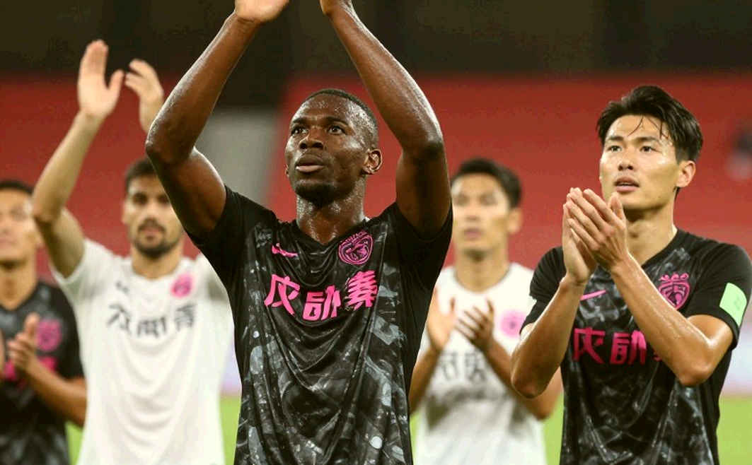 Bàn đạp từ vạch 6m50: Zion Suzuki, Aston Villa và cuộc cách mạng thầm lặng ở vị trí thủ môn Bàn đạp từ vạch 6m50: Zion Suzuki, Aston Villa và cuộc cách mạng thầm lặng ở vị trí thủ môn