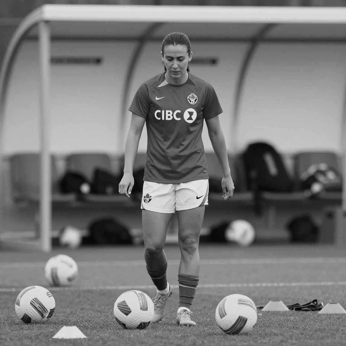 Bảy phút ở Dublin: Khi luật UEFA buộc Ireland chọn giữa lương tâm và chế tài