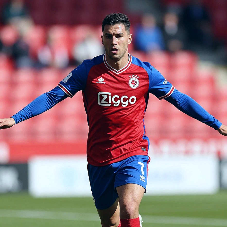 Inside the V.League transfer window: when a buy-out clause writes a small club's fate in advance Inside the V.League transfer window: when a buy-out clause writes a small club's fate in advance