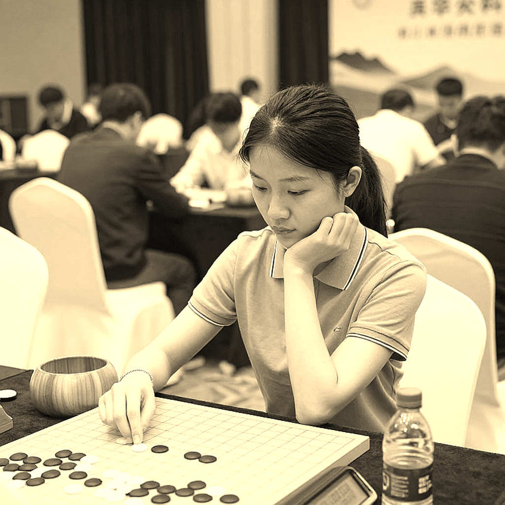 Ba nước cờ, 30 phút còn nguyên và cú lật bàn cờ ở Olympiad Samarkand